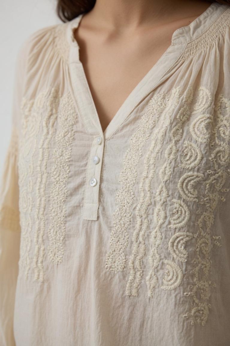 Blusa Crema Detalles Bordada - Imagen 3