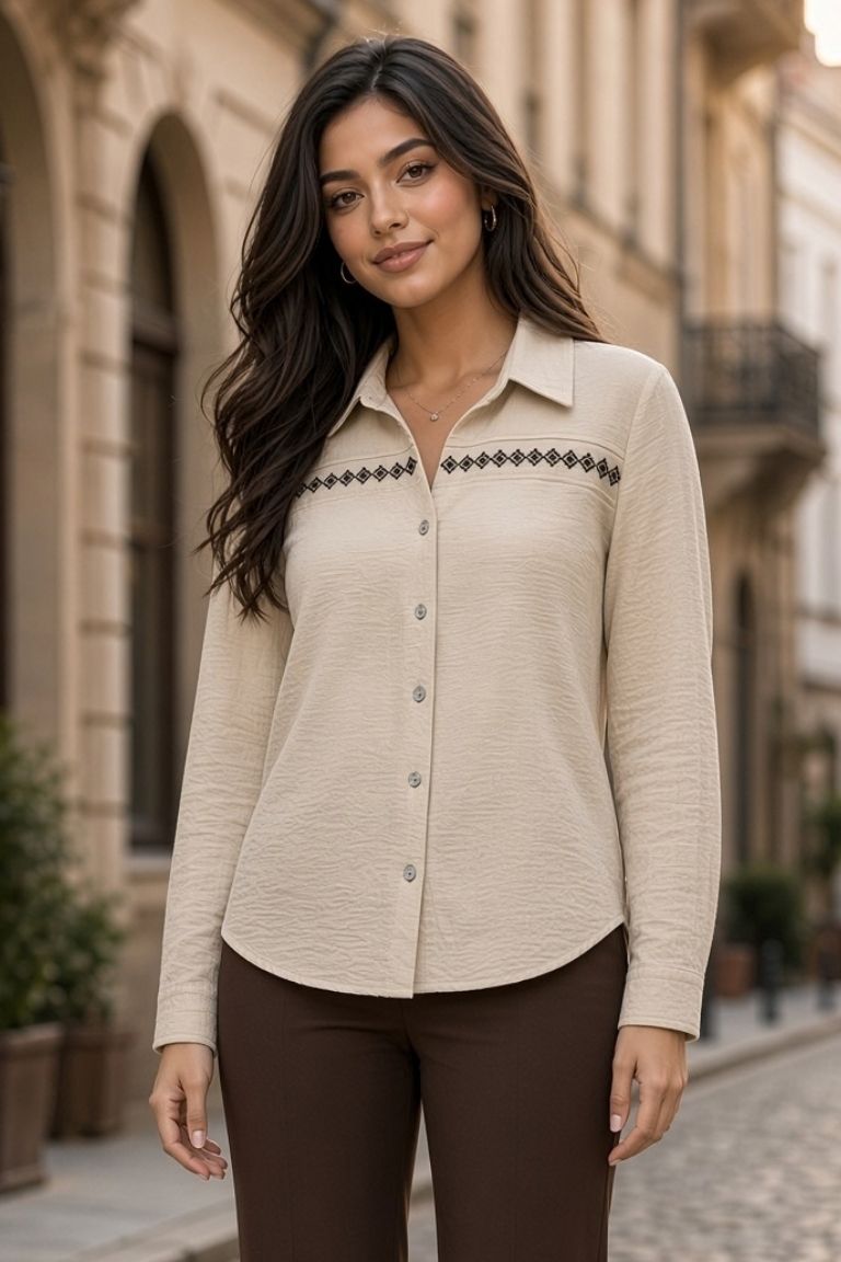 Blusa Camisera Detalles Bordados Crema